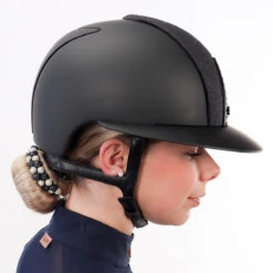 Veiligheidshelm KEP Italia Cromo 2.0 Matt Star Voorzijde Polo Klep Zwart -Roeckl Winkel veiligheidshelm kep italia cromo 2 0 matt star voorzijde polo klep zwart 1500x1500 183367